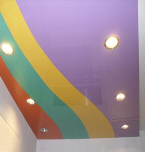 Комбинированные цветные потолки