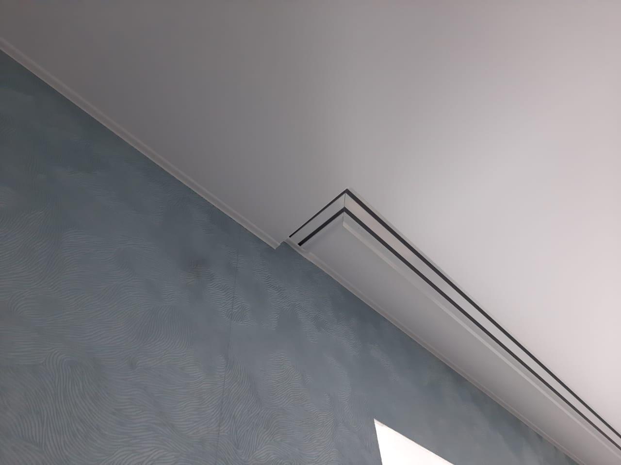 Алюминиевая гардина для натяжного потолка фото